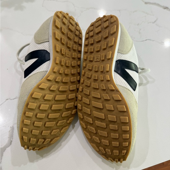Veja women’s White and Black Sneakers - Picture 4 of 4
